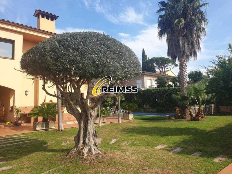 5 makuuhuone Huvila myytävänä paikassa Lloret de Mar mukana 
autotalli - 892 500 € (Ref: 8744325)