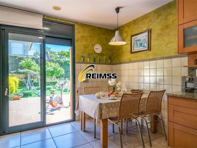 5 makuuhuone Huvila myytävänä paikassa Lloret de Mar mukana 
autotalli - 892 500 € (Ref: 8744325)