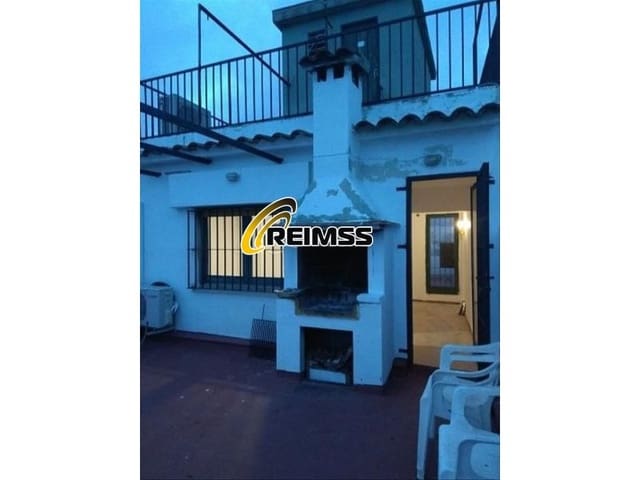 6 bedroom Villa for sale in Centre, Lloret de Mar with garage - € 393,000 (Ref: 8744335)