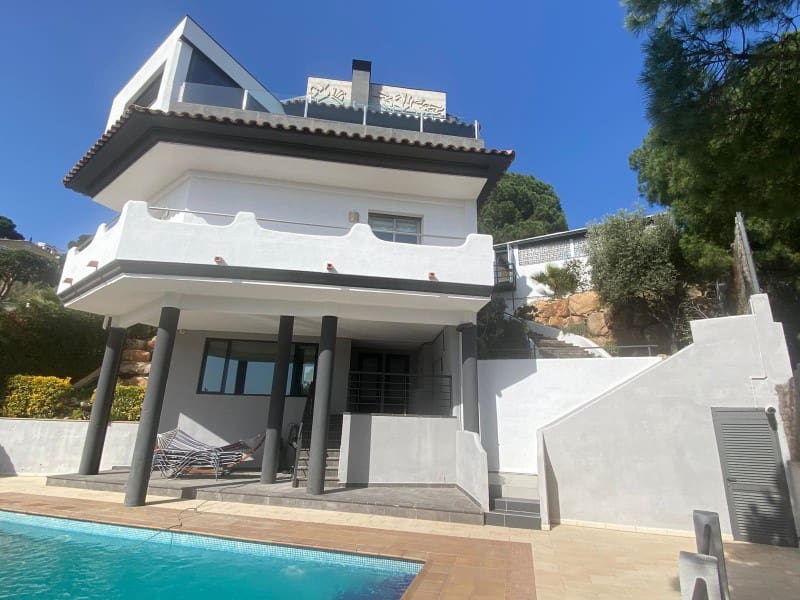 5 sovrum Villa till salu i Lloret de Mar med garage - 1 050 000 € (Ref: 8744336)