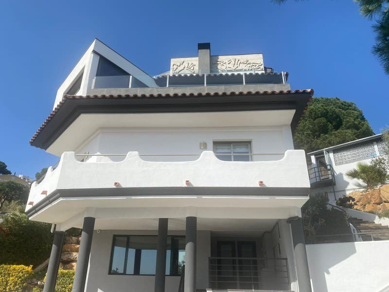 5 sovrum Villa till salu i Lloret de Mar med garage - 1 050 000 € (Ref: 8744336)