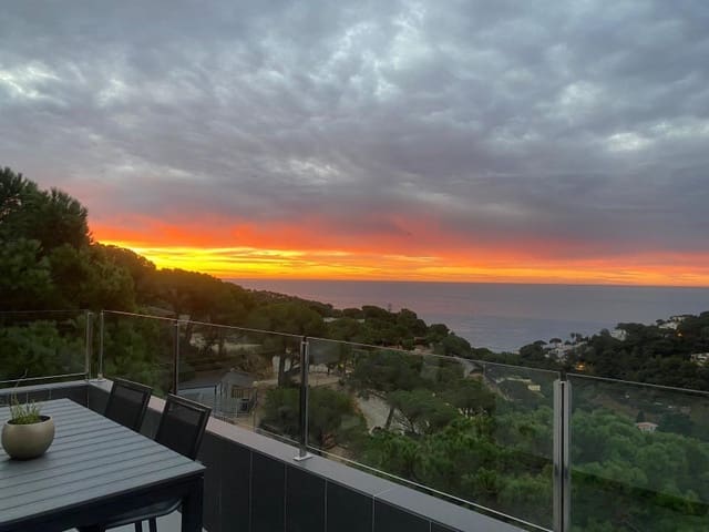 5 slaapkamer Villa te koop in Canyelles, Lloret de Mar met garage - € 1.050.000 (Ref: 8744336)