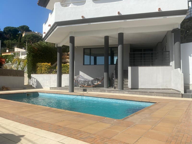 5 sovrum Villa till salu i Lloret de Mar med garage - 1 050 000 € (Ref: 8744336)