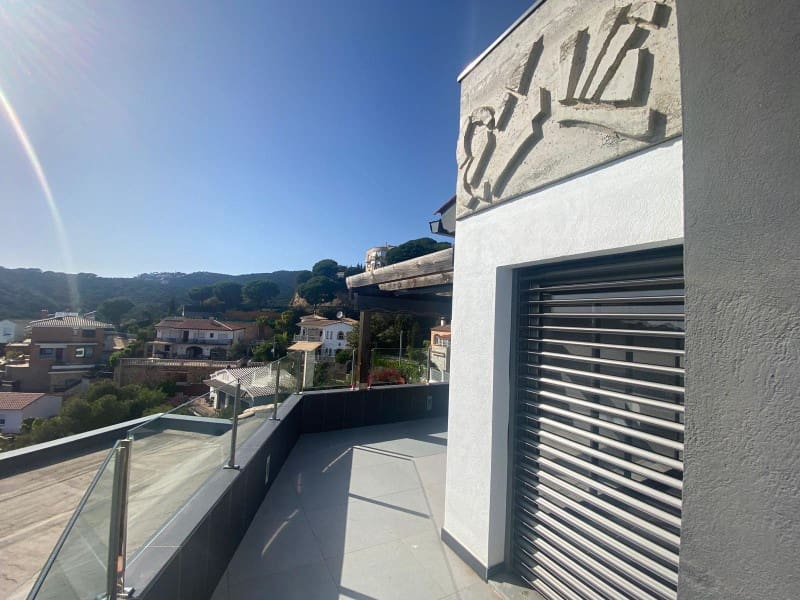 5 sovrum Villa till salu i Lloret de Mar med garage - 1 050 000 € (Ref: 8744336)