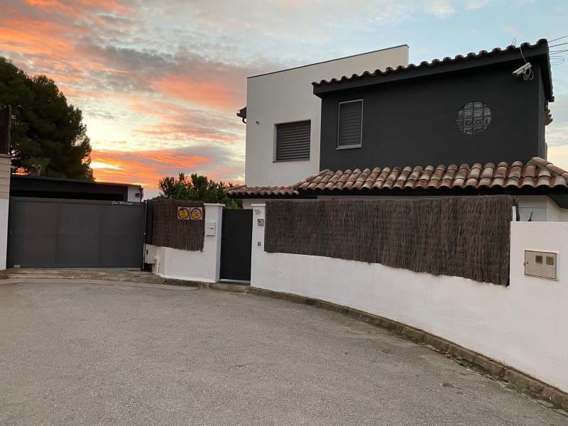 5 sovrum Villa till salu i Lloret de Mar med garage - 1 050 000 € (Ref: 8744336)