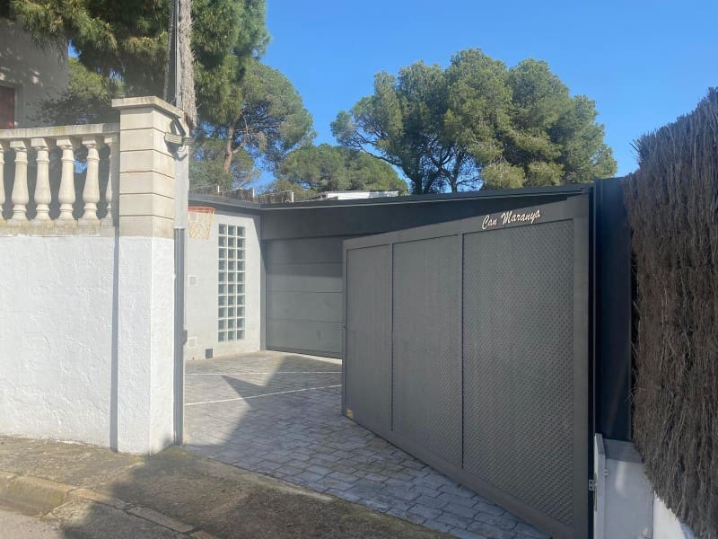 5 sovrum Villa till salu i Lloret de Mar med garage - 1 050 000 € (Ref: 8744336)
