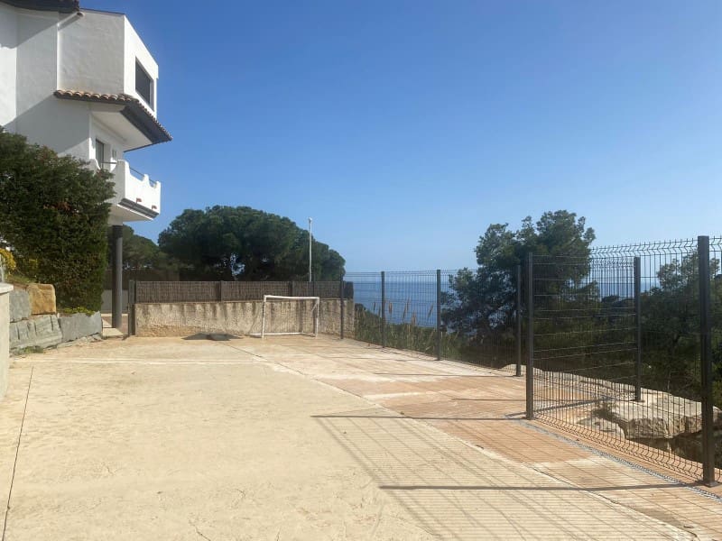 5 sovrum Villa till salu i Lloret de Mar med garage - 1 050 000 € (Ref: 8744336)