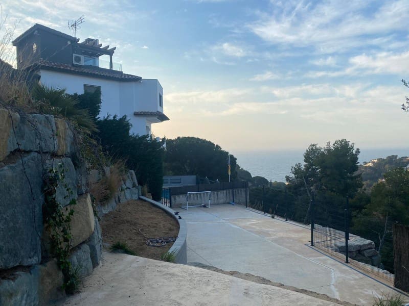 5 sovrum Villa till salu i Lloret de Mar med garage - 1 050 000 € (Ref: 8744336)