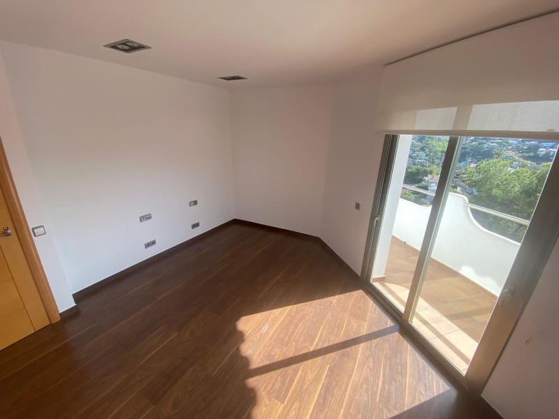 5 sovrum Villa till salu i Lloret de Mar med garage - 1 050 000 € (Ref: 8744336)