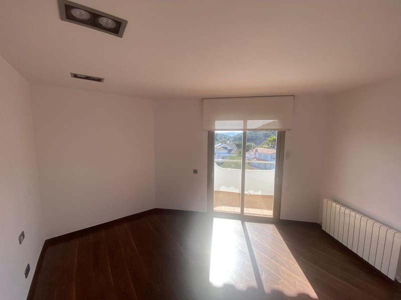 5 sovrum Villa till salu i Lloret de Mar med garage - 1 050 000 € (Ref: 8744336)