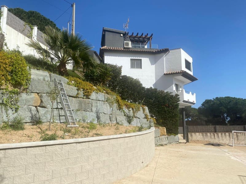 5 sovrum Villa till salu i Lloret de Mar med garage - 1 050 000 € (Ref: 8744336)