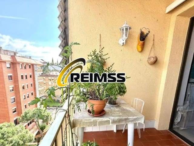 3 soveværelse Lejlighed til salg i Fenals, Lloret de Mar - € 185.000 (Ref: 8752911)