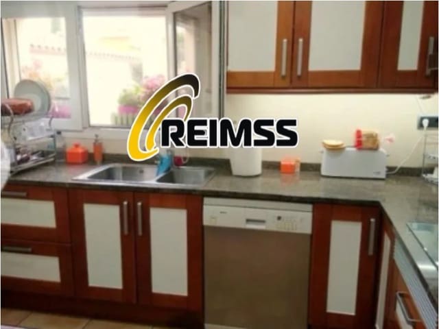 3 bedroom Villa for sale in Caldes de Malavella with garage - € 409,500 (Ref: 8781835)