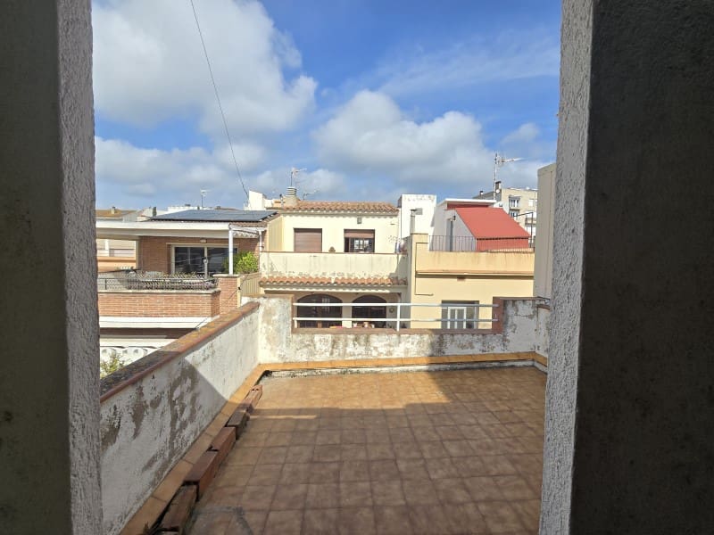 5 soveværelse Villa til salg i Blanes med garage - € 330.000 (Ref: 8839352)