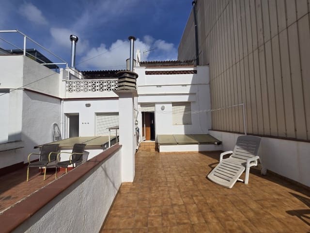 5 bedroom Villa for sale in Blanes with garage - € 330,000 (Ref: 8839352)