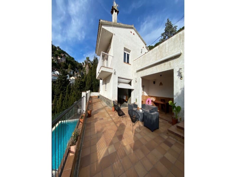 3 soveværelse Villa til salg i Lloret de Mar med swimmingpool garage - € 429.000 (Ref: 8944277)