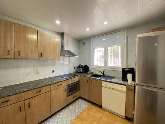 3 slaapkamer Villa te koop in Mas Baell - Can Carbó, Lloret de Mar met zwembad garage - € 429.000 (Ref: 8944277)