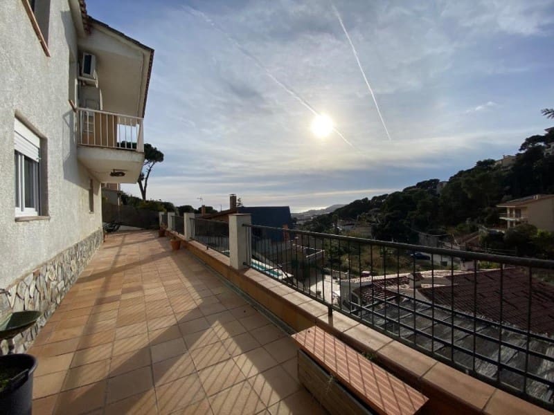 3 soveværelse Villa til salg i Lloret de Mar med swimmingpool garage - € 429.000 (Ref: 8944277)