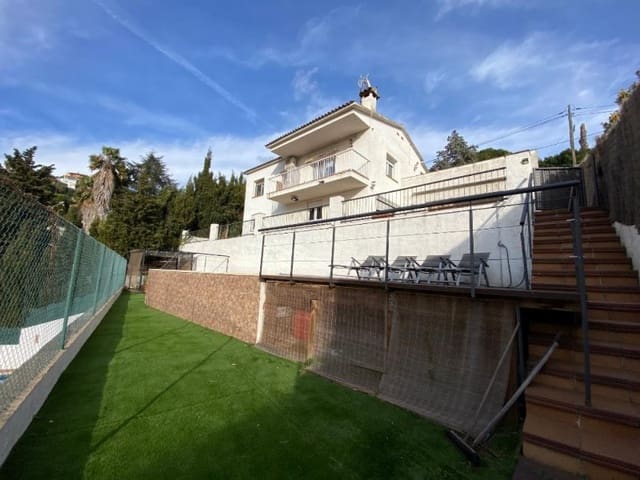 3 slaapkamer Villa te koop in Mas Baell - Can Carbó, Lloret de Mar met zwembad garage - € 429.000 (Ref: 8944277)