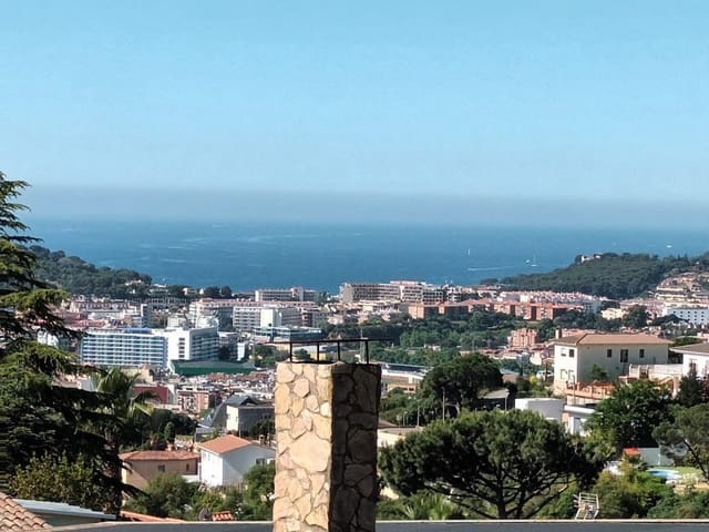 3 slaapkamer Villa te koop in Mas Baell - Can Carbó, Lloret de Mar met zwembad garage - € 429.000 (Ref: 8944277)