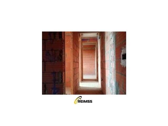 4 soveværelse Villa til salg i La Cellera de Ter - € 148.000 (Ref: 9091883)