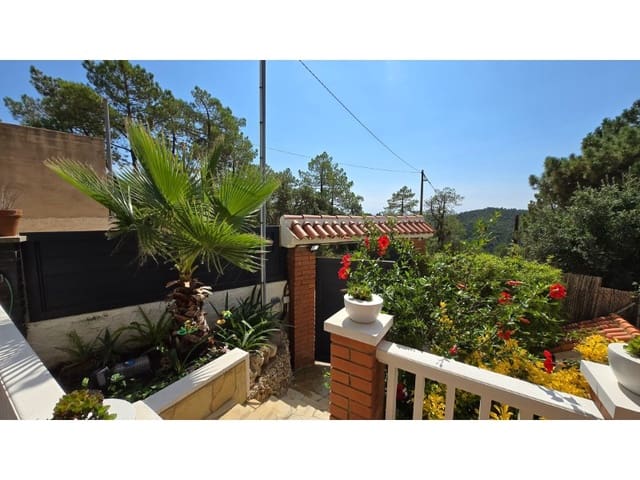 5 bedroom Villa for sale in Urbanitzacions del Nord, Lloret de Mar with pool garage - € 399,500 (Ref: 9134299)