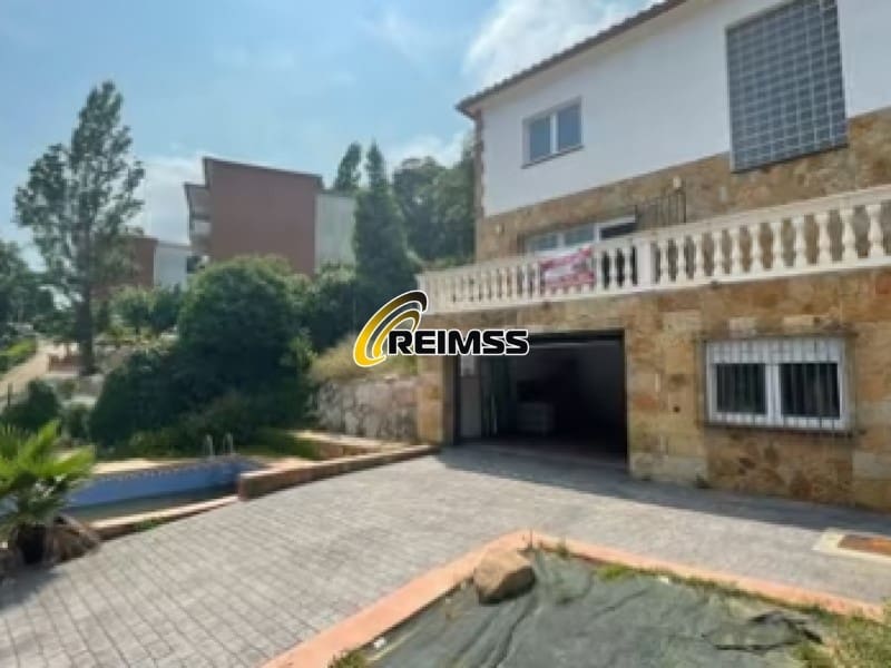 4 soveværelse Villa til salg i Lloret de Mar med garage - € 388.000 (Ref: 9164075)