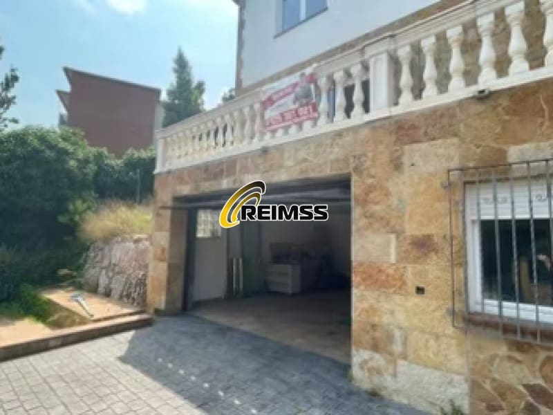 4 soveværelse Villa til salg i Lloret de Mar med garage - € 388.000 (Ref: 9164075)