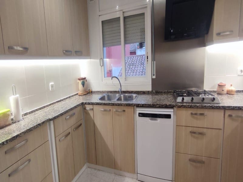 4 bedroom Villa for sale in Sant Feliu de Guixols with garage - € 450,000 (Ref: 9166974)