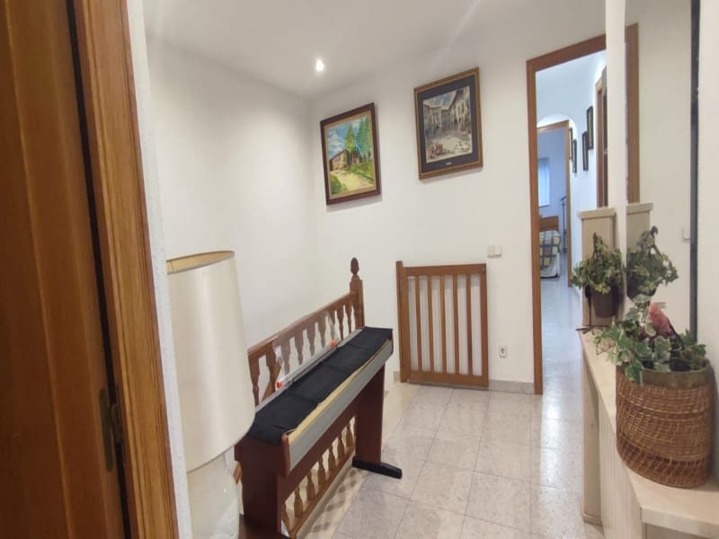 4 bedroom Villa for sale in Sant Feliu de Guixols with garage - € 450,000 (Ref: 9166974)