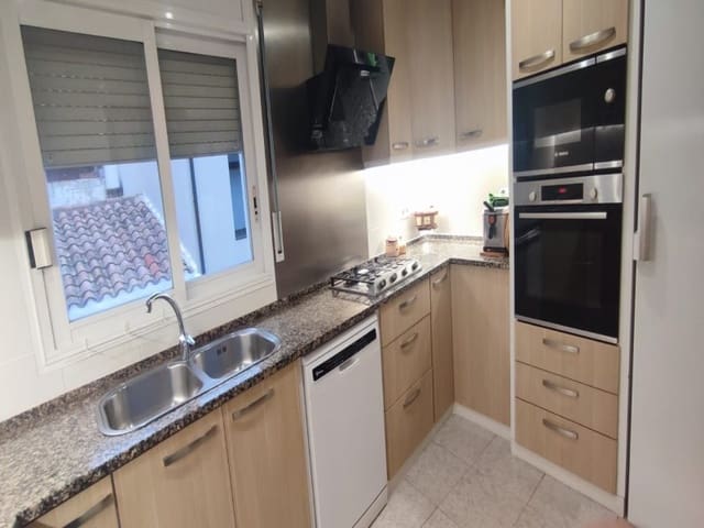 4 makuuhuone Huvila myytävänä paikassa Sant Feliu de Guíxols mukana 
autotalli - 450 000 € (Ref: 9166974)