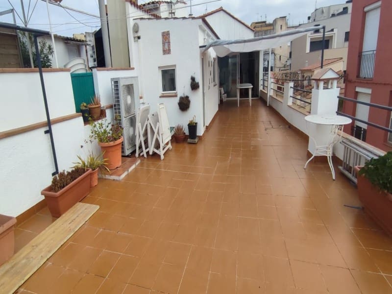 4 bedroom Villa for sale in Sant Feliu de Guixols with garage - € 450,000 (Ref: 9166974)