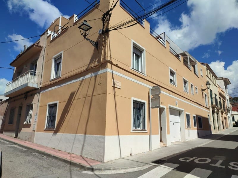4 bedroom Villa for sale in Sant Feliu de Guixols with garage - € 450,000 (Ref: 9166974)