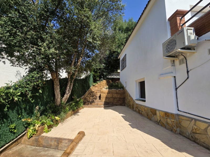 5 soveværelse Villa til salg i Lloret de Mar - € 259.000 (Ref: 9171348)