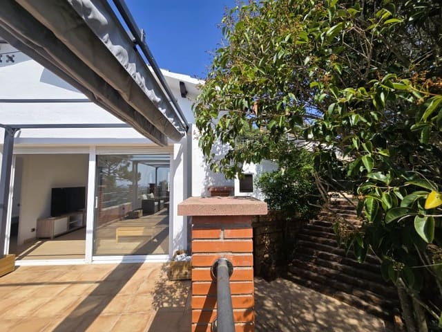 5 bedroom Villa for sale in Urbanitzacions del Nord, Lloret de Mar - € 259,000 (Ref: 9171348)