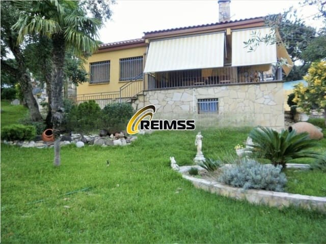 3 bedroom Villa for sale in Mas Altaba, Maçanet de la Selva with garage - € 276,000 (Ref: 9285062)