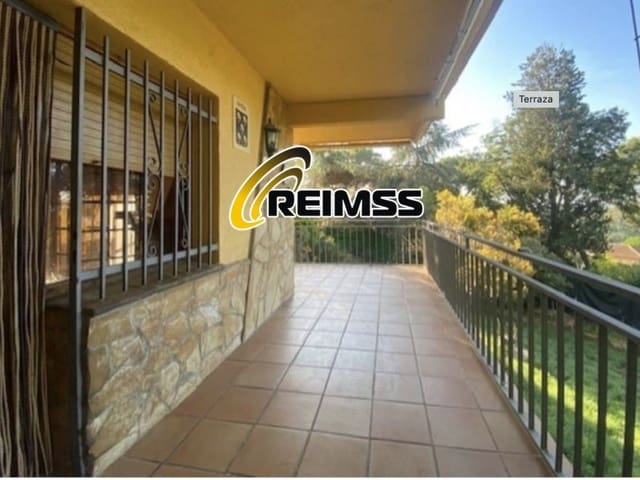 3 bedroom Villa for sale in Mas Altaba, Maçanet de la Selva with garage - € 276,000 (Ref: 9285062)