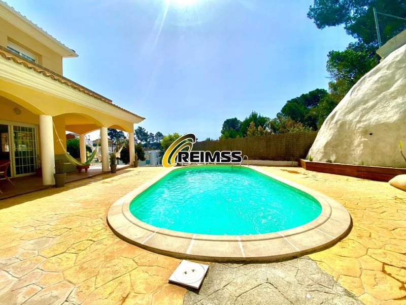 3 bedroom Villa for sale in Vidreres with pool - € 400,000 (Ref: 9474954)