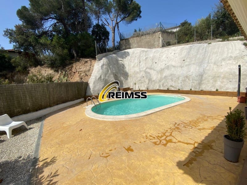 3 bedroom Villa for sale in Vidreres with pool - € 400,000 (Ref: 9474954)
