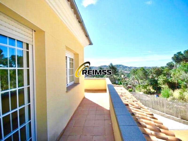 3 bedroom Villa for sale in Vidreres with pool - € 400,000 (Ref: 9474954)