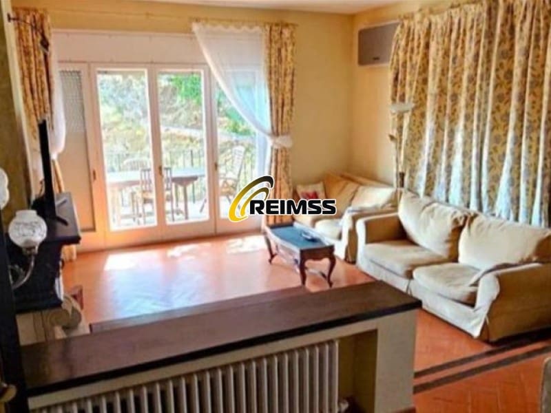 4 bedroom Villa for sale in Lloret de Mar with garage - € 787,500 (Ref: 9476095)