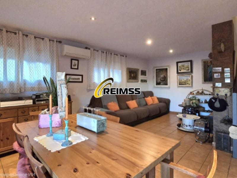 4 bedroom Villa for sale in Tordera with garage - € 375,000 (Ref: 9476097)