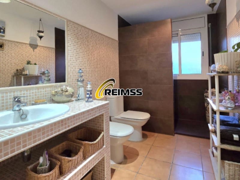 4 bedroom Villa for sale in Tordera with garage - € 375,000 (Ref: 9476097)