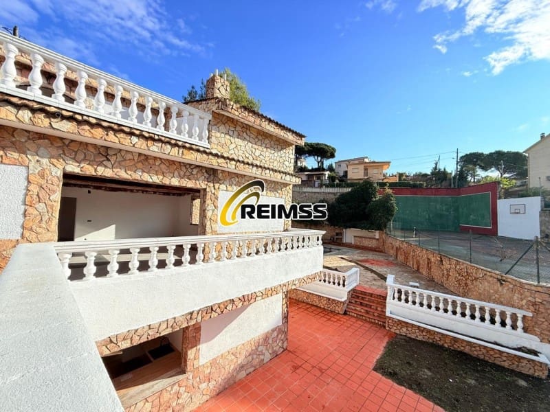 13 Zimmer Villa zu verkaufen in Vidreres mit Garage - 398.000 € (Ref: 9499001)