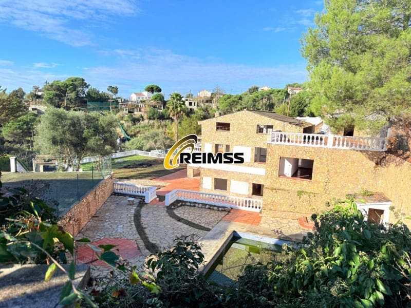 13 Zimmer Villa zu verkaufen in Vidreres mit Garage - 398.000 € (Ref: 9499001)