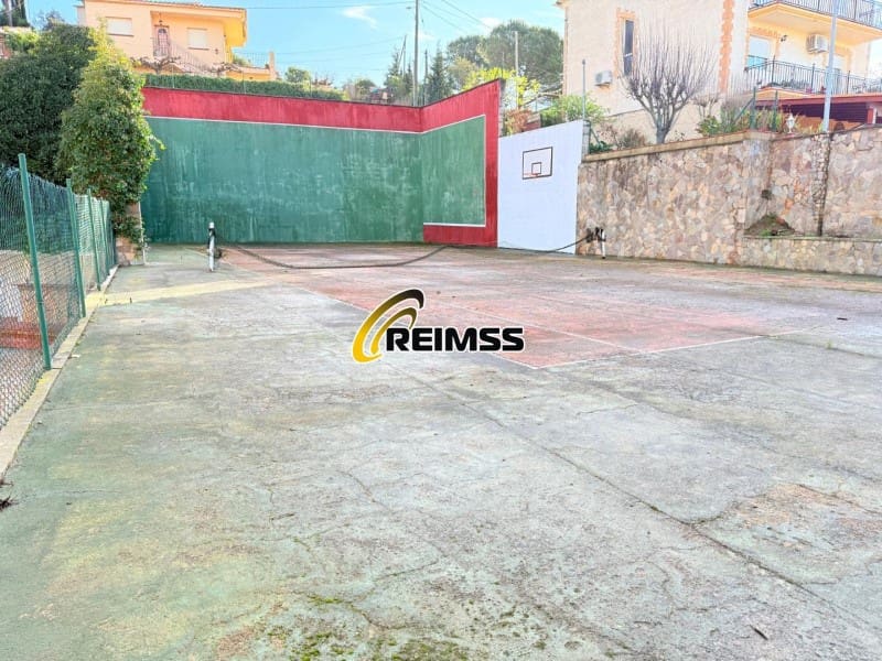 13 Zimmer Villa zu verkaufen in Vidreres mit Garage - 398.000 € (Ref: 9499001)