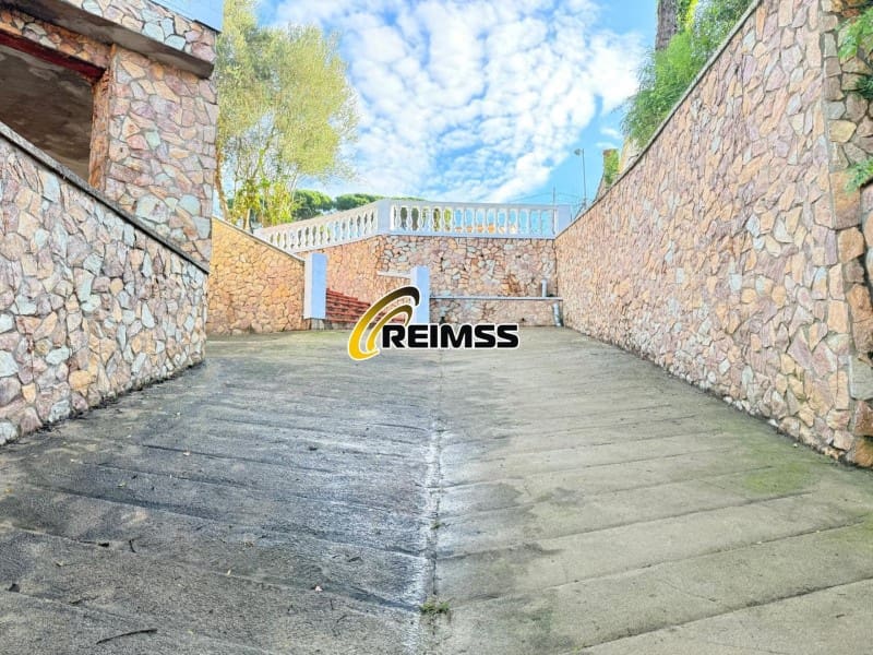 13 Zimmer Villa zu verkaufen in Vidreres mit Garage - 398.000 € (Ref: 9499001)