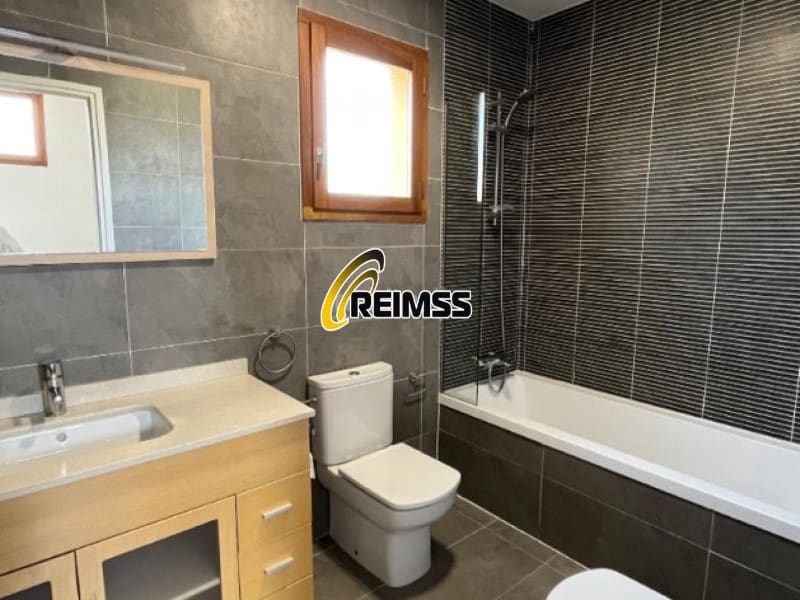 4 makuuhuone Huvila myytävänä paikassa Santa Cristina d'Aro mukana 
autotalli - 485 000 € (Ref: 9586391)