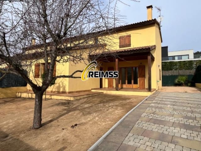 4 makuuhuone Huvila myytävänä paikassa Santa Cristina d'Aro mukana 
autotalli - 485 000 € (Ref: 9586391)