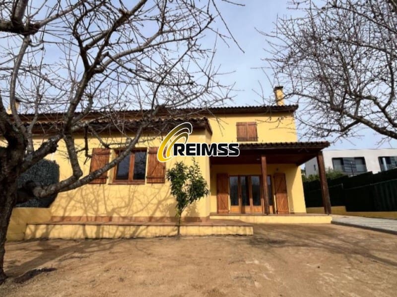 4 makuuhuone Huvila myytävänä paikassa Santa Cristina d'Aro mukana 
autotalli - 485 000 € (Ref: 9586391)